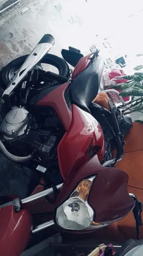 Titan 150 vermelha 