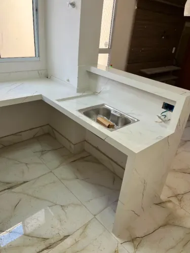 Bancada de Cozinha em Porcelanato Sob Medida | Goiânia