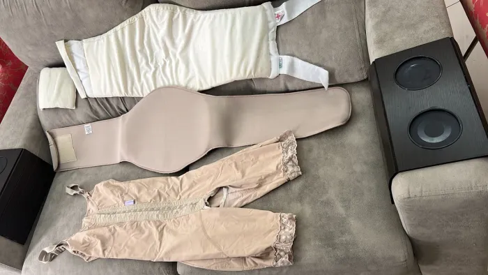 Kit pós operatório de cirurgia e roupas semi novas