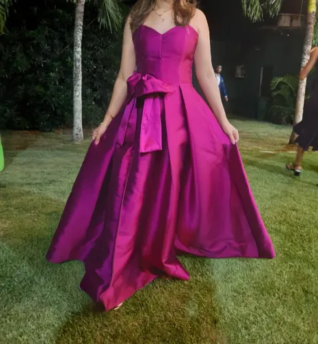 Vendo vestido Rosa Fúscia usado uma única vez está novo