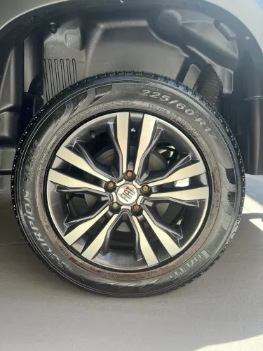 Rodas originais Fiat toro + pneus