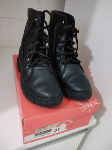 Bota número 32