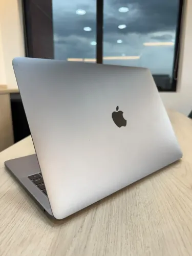 MacBook Pro 13" i5, 8GB, 256GB SSD