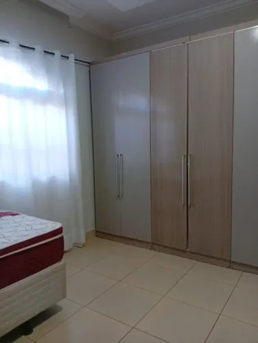 Aluguel de quarto para mulher