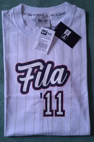 Camiseta Original Colaboração New Era X Fila Risca De Giz - Tamanho M e G
