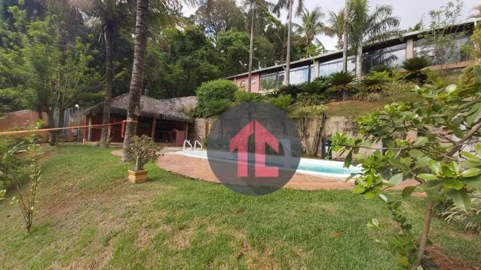 Chácara com 3 dormitórios à venda, 2015 m² por R$ 1.700.000,00 - Parque Valinhos - Valinho