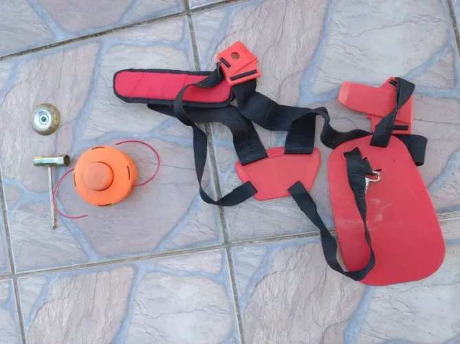 Vendo Roçadeira Stihl a gasolina leia anúncio