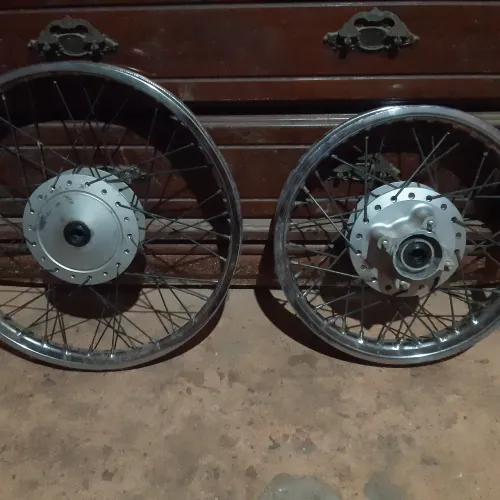 Vende-se essa roda de ferro da pop em perfeito estado semi-nova