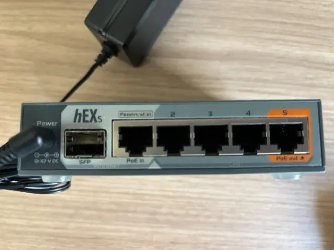 Roteador MikroTik RB760iGS Hex S 880MHz 256MB 5 Portas Gigabit PoE