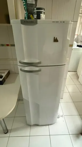 Geladeira Electrolux Super Freezer Duplex 260L - 127V
