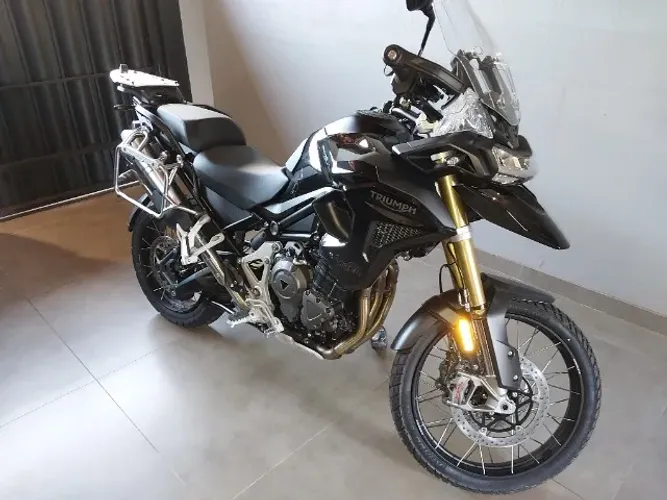 Triumph Tiger Rally Black Edition 1200 cc 2025, muito nova