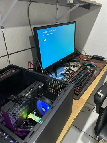 Montagem, manutenção e limpeza em desktop