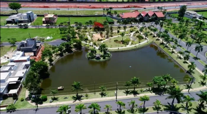 Terreno de 360 m² à venda no Condomínio Village La Montagne