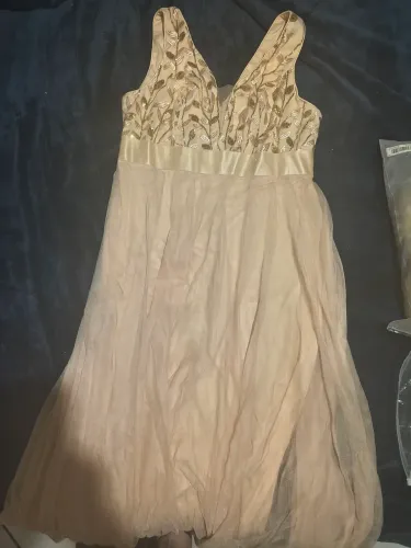 Vendo vestidos de festa três modelos no dourado gg