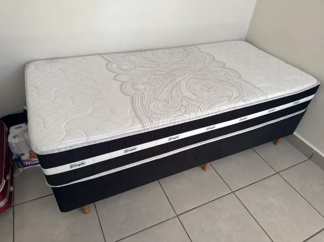 Vendo cama de solteiro nova , motivo da venda , comprei uma cama de casal