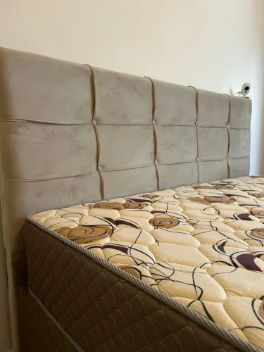 Cama Queen com colchão e cabeceira (Umaflex)