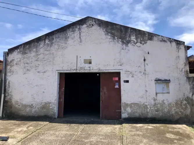 Galpão à venda, 240 m² por R$ 270.000,00 - Vila São Carlos - Taubaté/SP