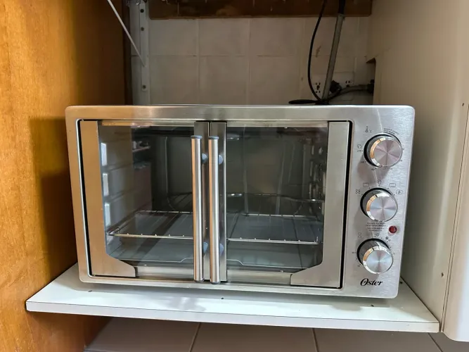 Forno Elétrico e Air Fryer Oster 42L French Door 220V