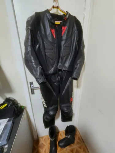 Macacão Dainese moto - gratis bota