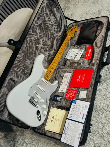 Guitarra Fender American Ultra II Stratocaster Avalanche - 2025 | IMPECÁVEL