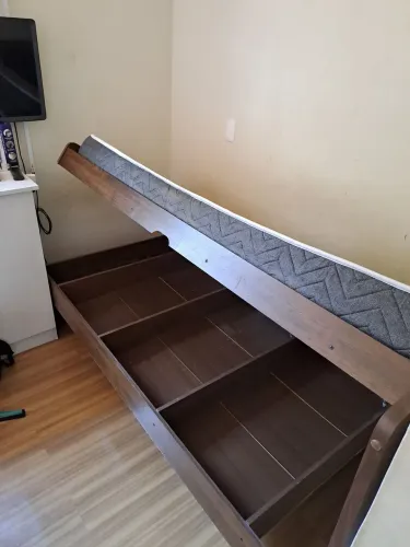 Cama de solteiro com baú 130kg