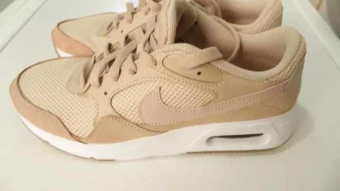 Tênis Feminino Nike AIR MAX em Couro Bege (Nro 37)