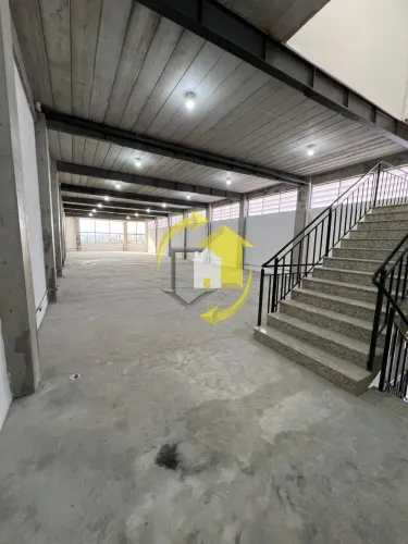PRÉDIO COMERCIAL DE ESQUINA - 1.320 M² - 4 ANDARES - REGIÃO C/ ALTO FLUXO DE CARROS