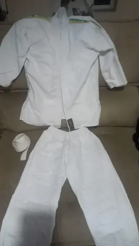 KIMONO DE JUDÔ, IDADE 7 A 9 ANOS M2, 100% ALGODÃO, USADO EXCELENTE, SOMENTE RETIRADA