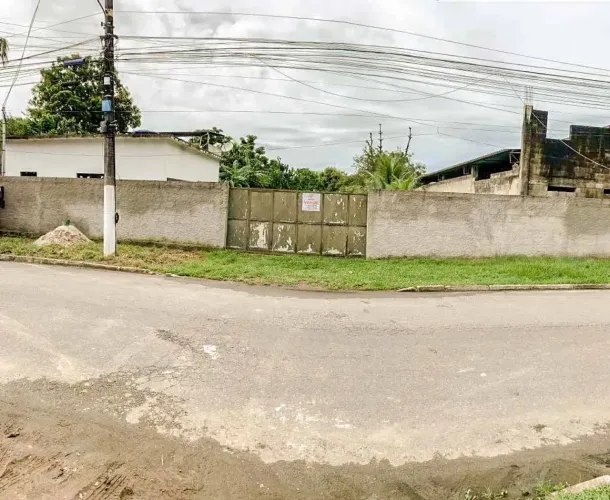 Casa para venda com quintal em Fragoso