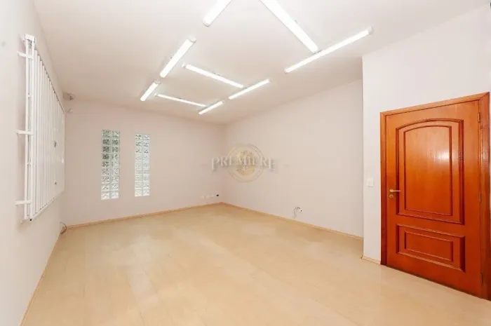 Casa com 1 dormitório para alugar, 400 m² - São Francisco - Experimetne o Atendimento Bout