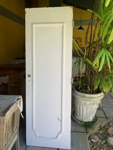 Porta madeira 2,10x 0,70 precisa pequeno restauro