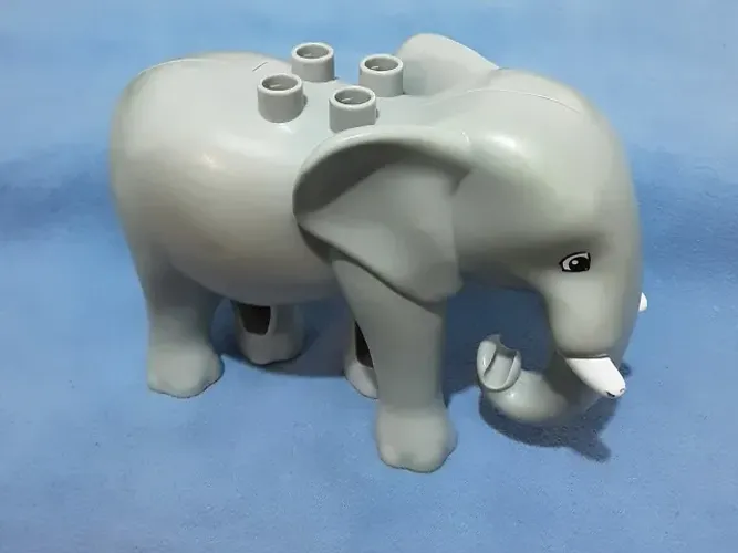 LEGO Duplo elefante adulto, poucas marcas de uso e leve desgaste nas presas