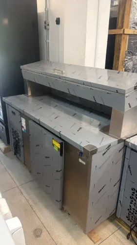 Balcão refrigerado de encosto em inox - com porta condimentos -ideal para pizzarias