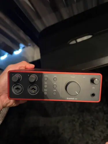 Focusrite Scarlett 4i4 (3ª Geração)