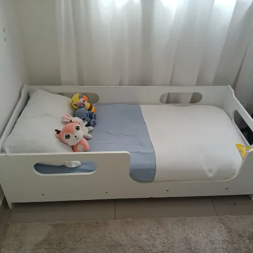 Cama montessoriana infantil