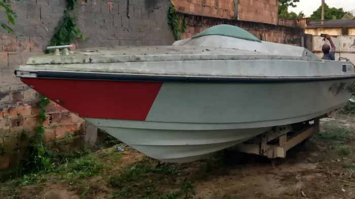Vendo casco de lancha 23 pes