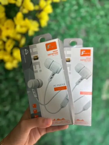 Fone de ouvido com fio estéreo.