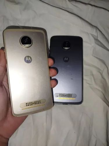 2 Moto Z2 play