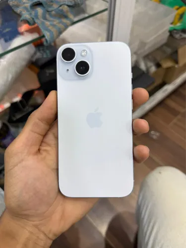iPhone 15 - com acessórios 