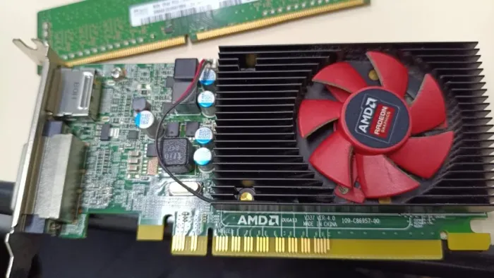Placa De Vídeo Amd Radeon 7000 Series 1gb Ddr3
