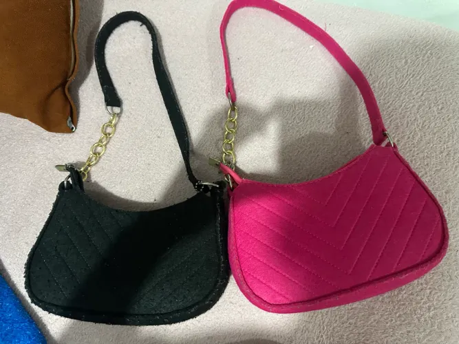 Bolsa rosa e preta