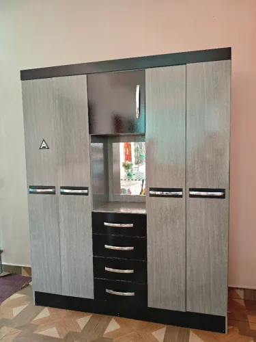 Guarda-roupa casal com espelho 4 portas 3 gavetas