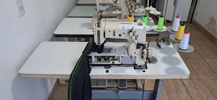 Máquina de costura ponto corrente 3 agulhas