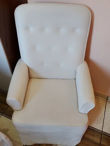 Poltrona de amamentação com puff,e de brinde uma almofada!!