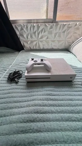 Xbox One S 1TB | Excelente Estado | Pronto para Jogar