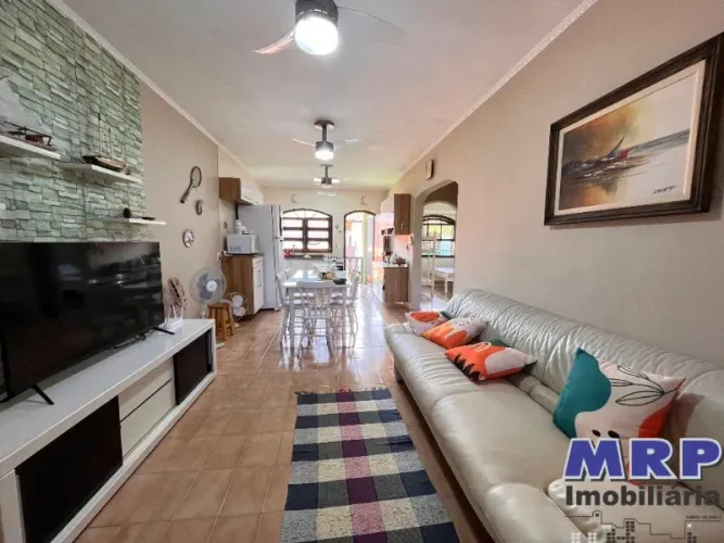 Apartamento à venda na Praia da Maranduba em Ubatuba. Condomínio com piscina. 2 quartos.