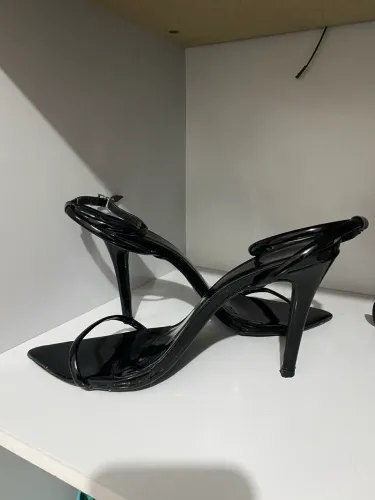 Vendo Sandália Salto Alto 