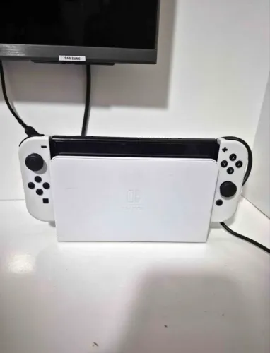Nintendo Switch OLED com 2 jogos (Novíssimo)