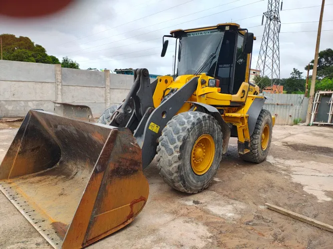 Pá carregadeira VOLVO L70F