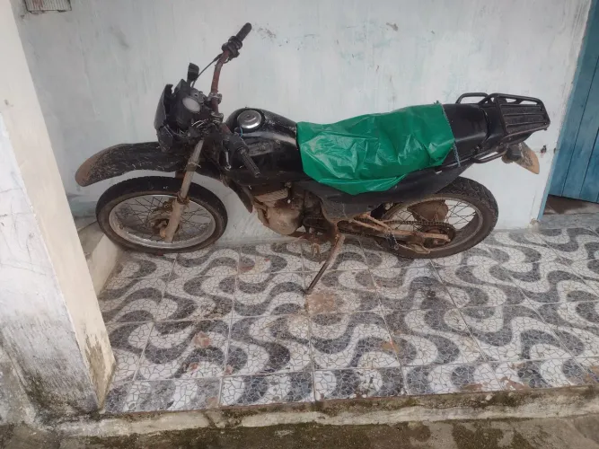 VENDO E TROCO MOTO DE LEILÃO